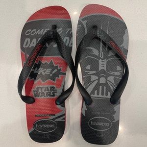 Havaiana's Star Wars Flip Flops - Men's size 9/10.   NEW NEVER WORN